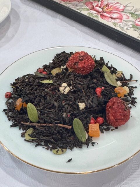 Хэй Ча Цао Мэй Цзу Хэ Ча (黑茶草莓组合茶)